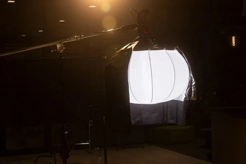 Архітектура розсіяного світла: які модифікатори Aputure обрати для портретів, кліпів та інтерв'ю