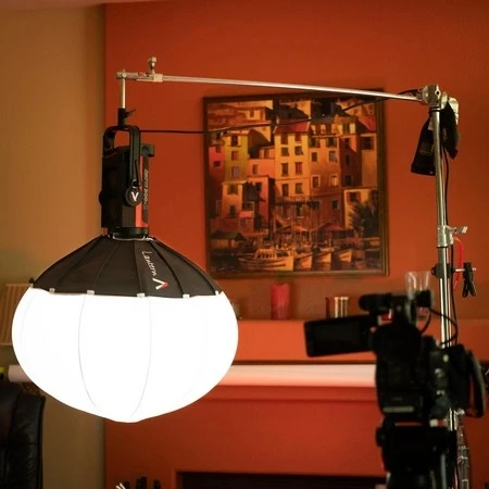Архітектура розсіяного світла: які модифікатори Aputure обрати для портретів, кліпів та інтерв'ю