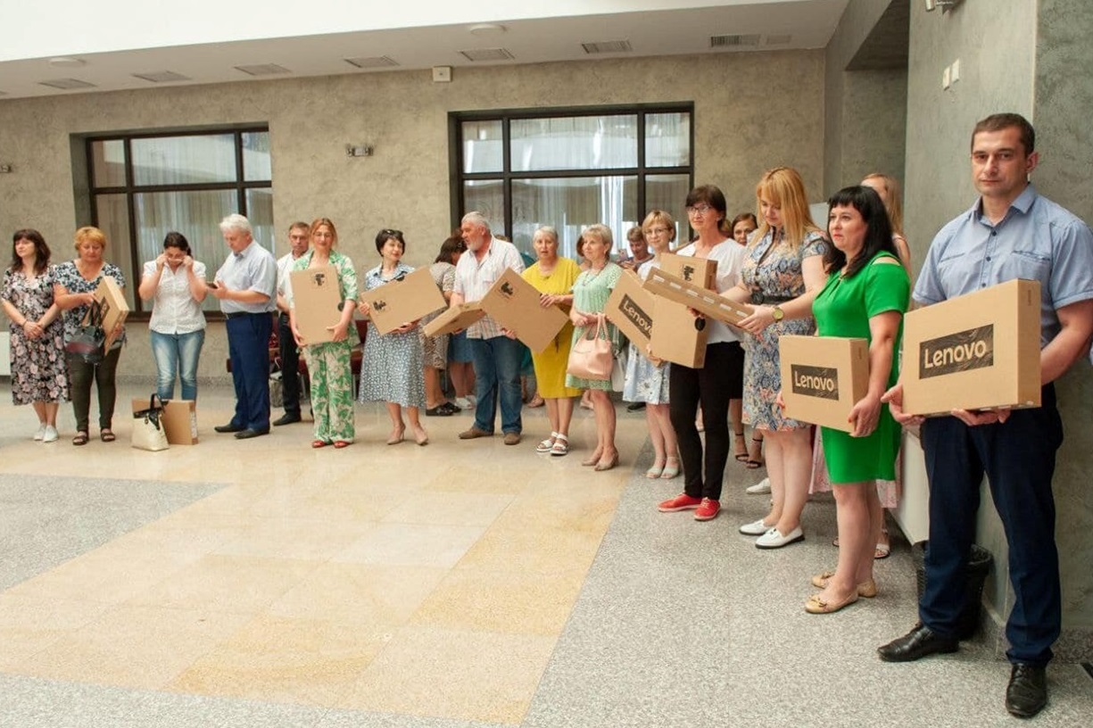 Під час вручення ноутбуків 