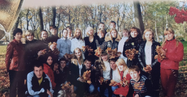 Фото шкільних років. Сергій Третяк перший зліва в нижньому ряду. 