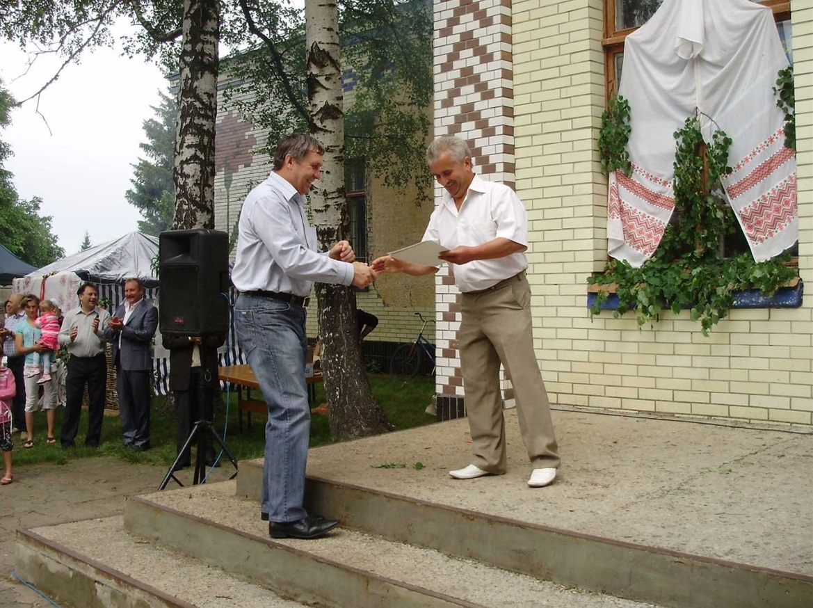 Нагородження підприємця Віктора Панікара на Дні села у Рижівці 2015 рік