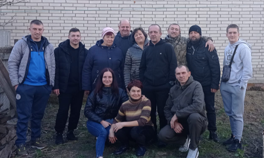 В родині Карпенків прихали гості привітати і підтримати Олександра.