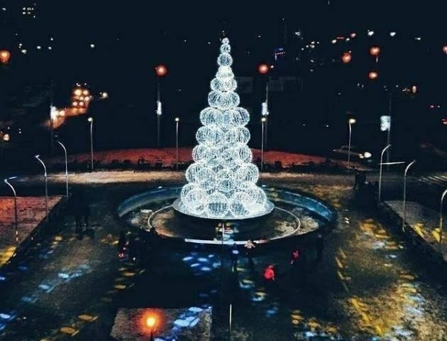 Іще одна ялиночка в Луцьку