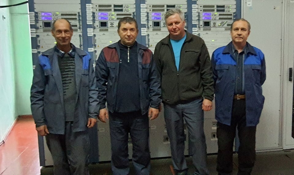 На знімку: працівники Білопільського ретранслятора: Віктор Номеровський, Сергій Москаленко, Сергій Цегельник, Володимир Капуста. 