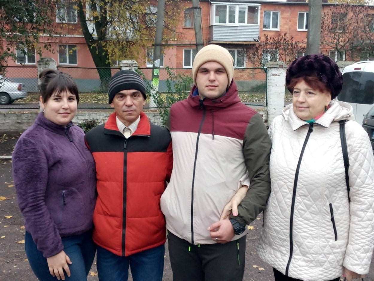 Призовник Дмитро Колач із рідними
