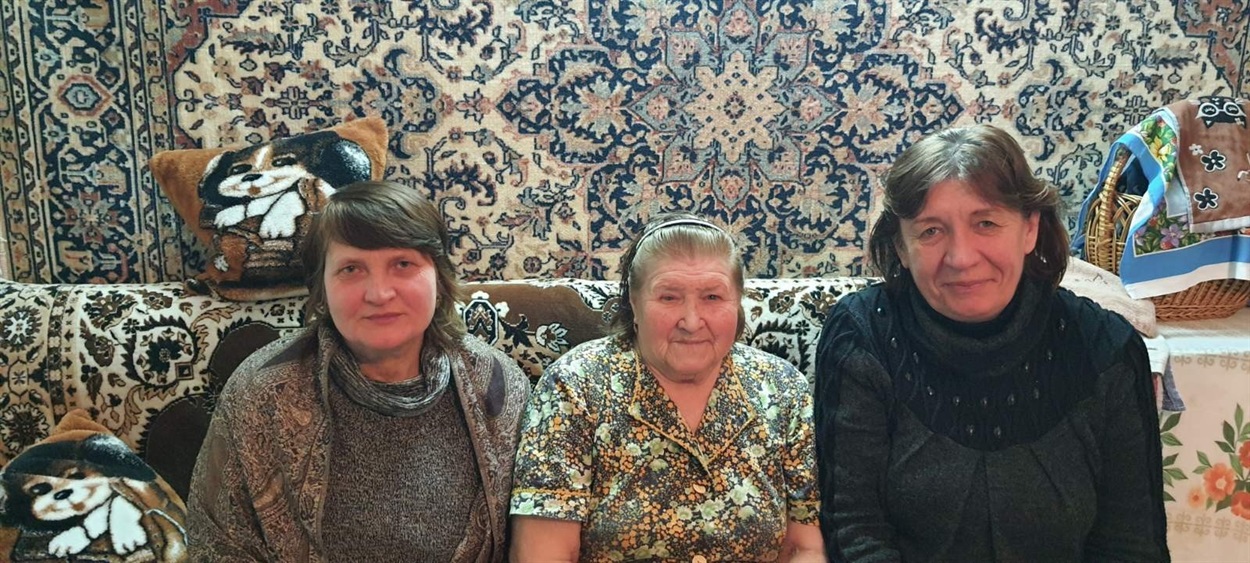 Зоя Петрівна з журналістами "Білопільщини" В.Дегтярьовою та Н.Калініченко 