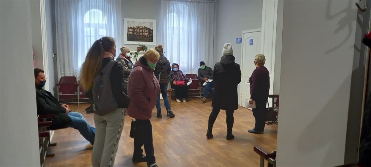 Черги на прийом у Білопільській первинці. 