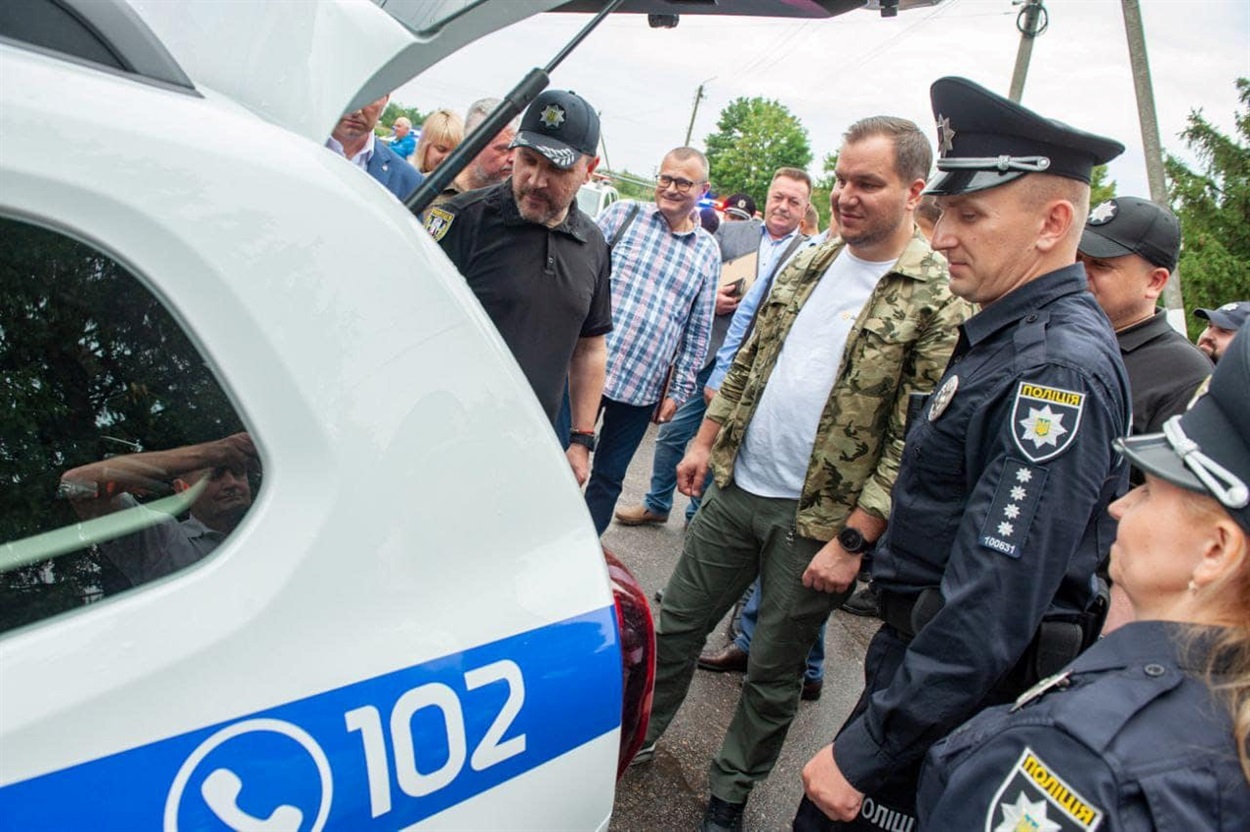 Передача поліцейських авто