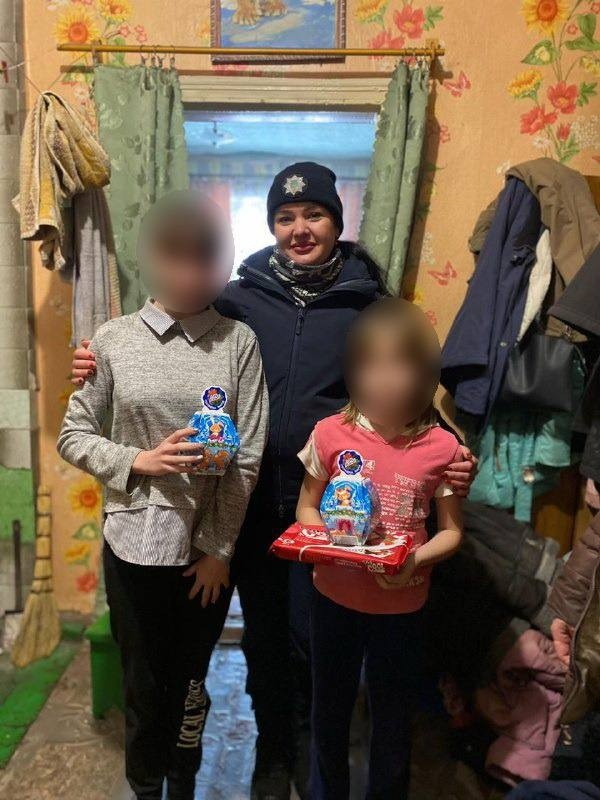 День святого Миколая, поліція, подарунки