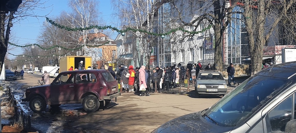 Черги за хлібом у Білопіллі 25 лютого 2022 рік