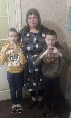 Бабуся з дітьми, над якими встановлена опіка.
