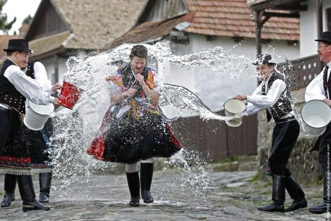 Обливаний понеділок, Великдень