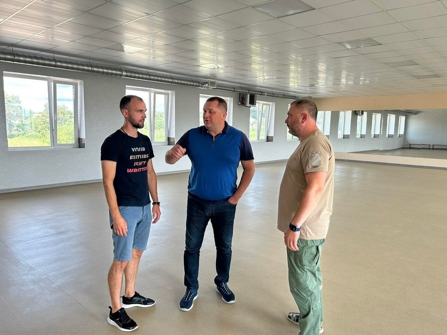 У нововідкритому спортивному комплексі готуються до тренувань і обговорюють подальші плани