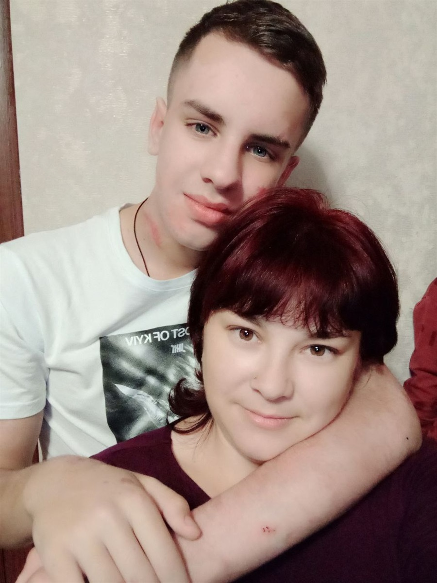 Максим із мамою Іриною