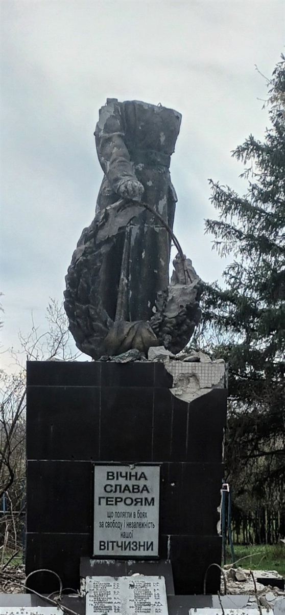 Братська могила в селі Перемога