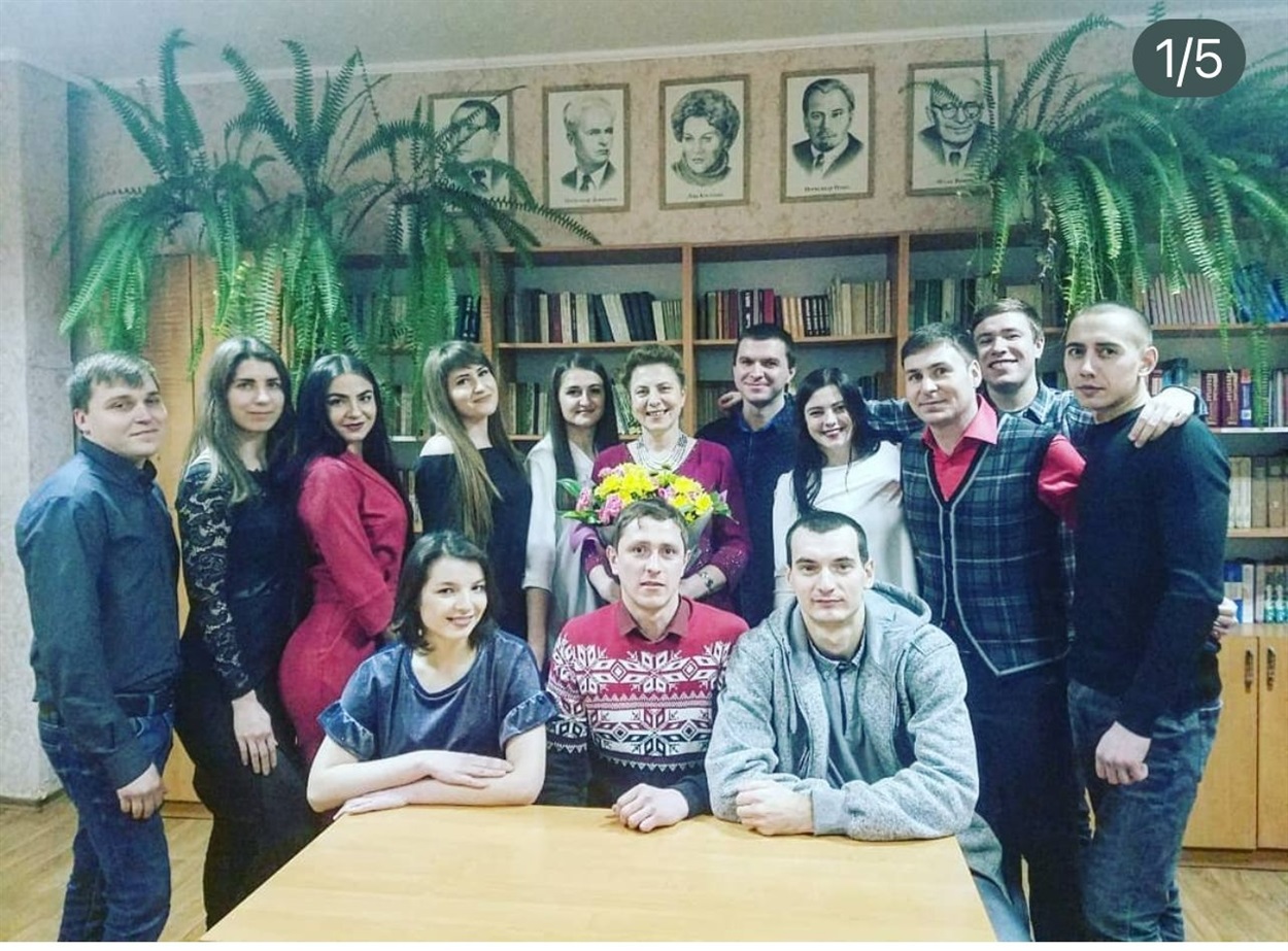 Зустріч випускників Білопільського ліцею № 1 - 10 років. Олена Глазун (Бойко) – третя зліва.