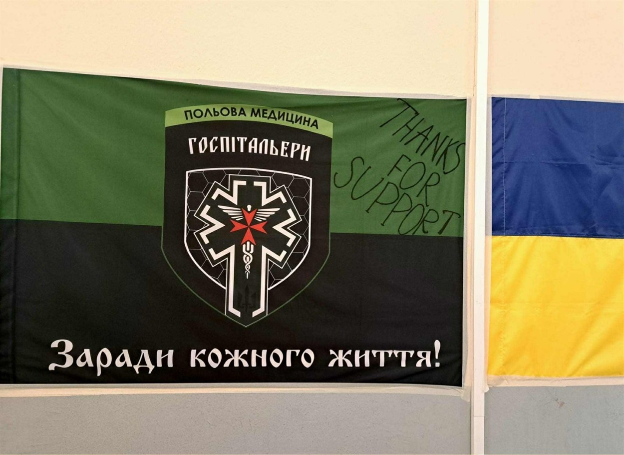Прапор, який подарували Госпітальєри в знак подяки за допомогу й підтримку