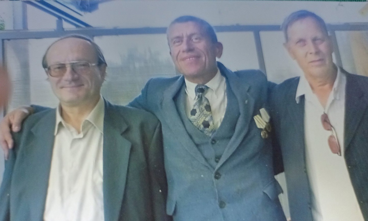 В.Д. Погребний, Л.Г. Гелімсон, І .В. Воловик. У день чергової зустрічі групи.