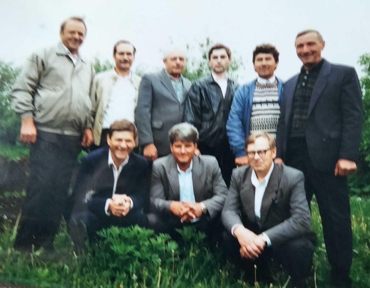 Чоловіча частина педагогічного колективу Жовтневої школи, 1995 рік