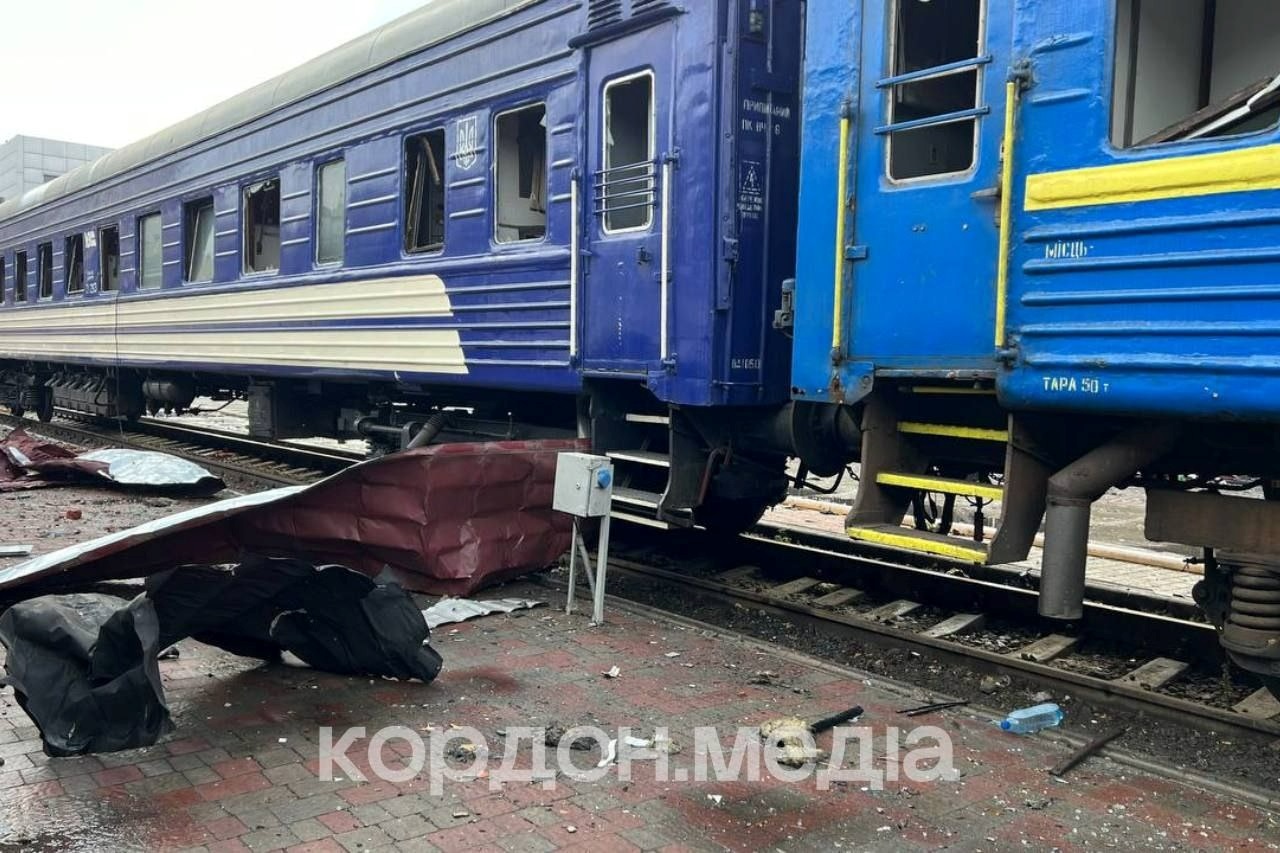 Ніч – у підвалі, під вибухами, ранком – чекали на платформі пасажирів