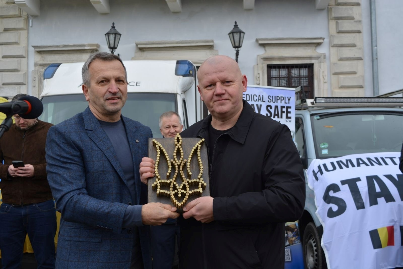 Працюють на українську перемогу: Білопільська громада отримала пожежне авто від благодійників