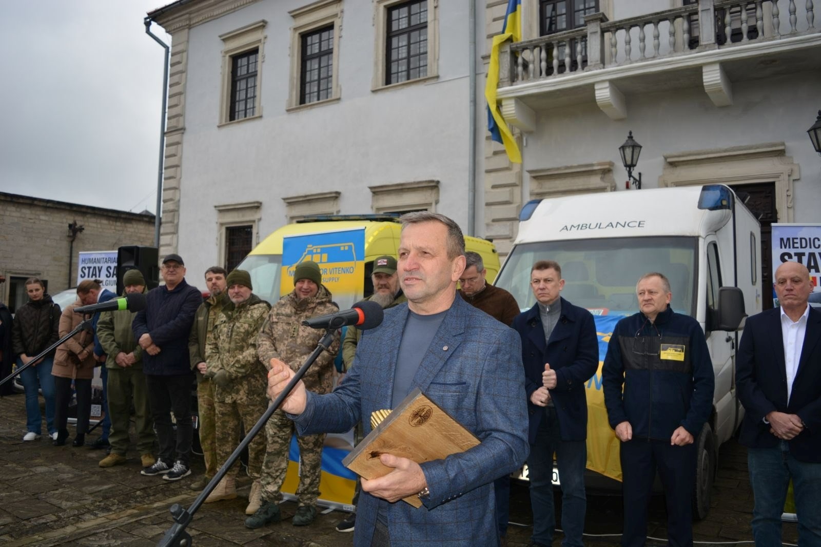 Працюють на українську перемогу: Білопільська громада отримала пожежне авто від благодійників