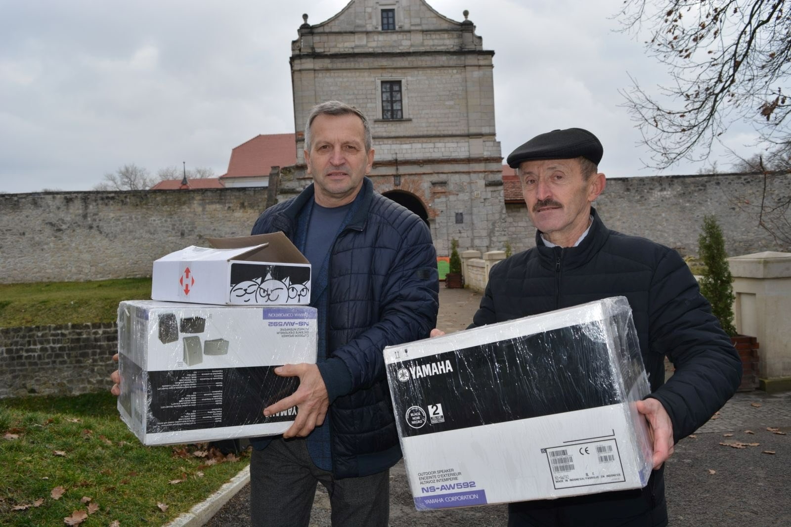 Працюють на українську перемогу: Білопільська громада отримала пожежне авто від благодійників