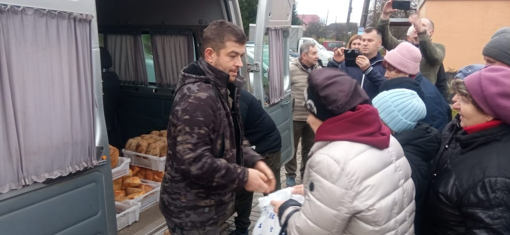 Тепло хліба і людських сердець: волонтери з Франції підтримують прикордоння Сумщини