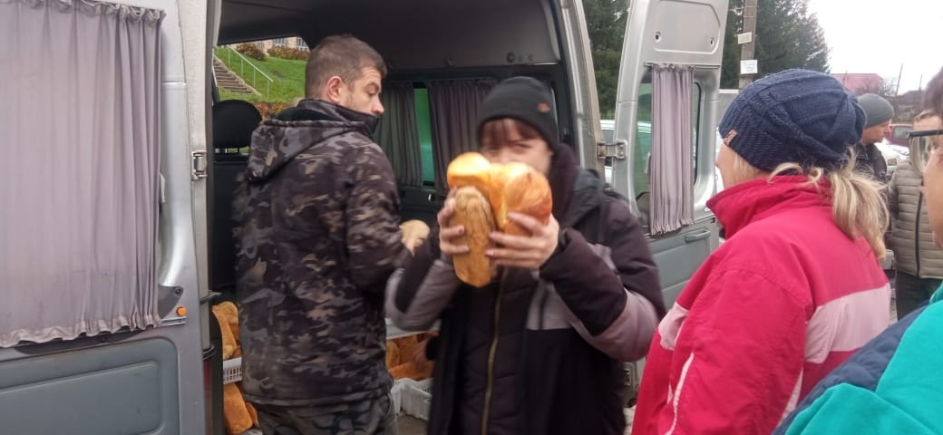 Тепло хліба і людських сердець: волонтери з Франції підтримують прикордоння Сумщини