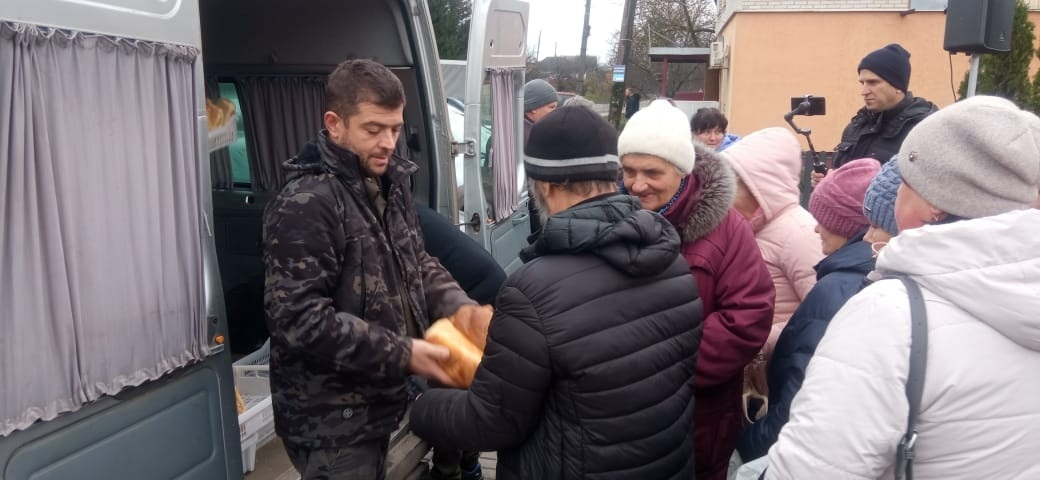 Тепло хліба і людських сердець: волонтери з Франції підтримують прикордоння Сумщини