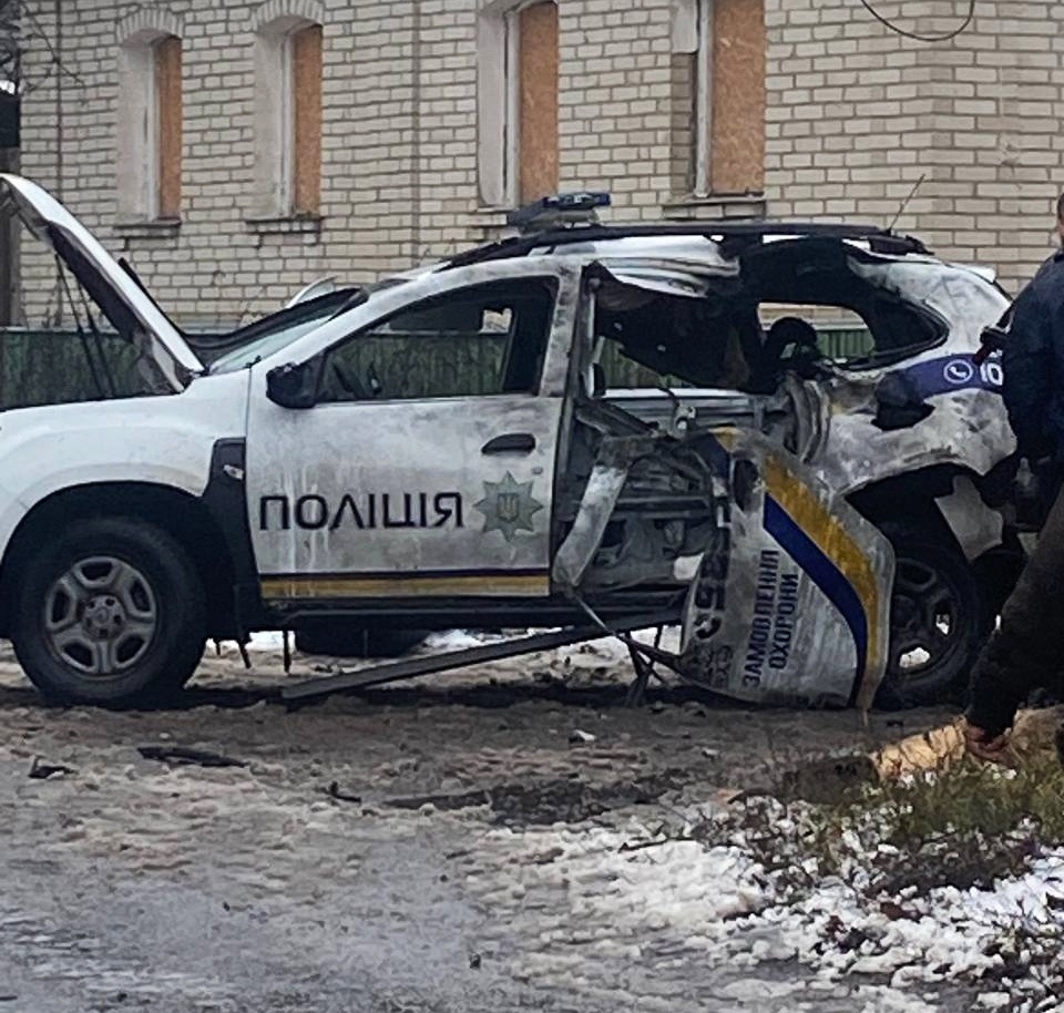 Хроніка війни 8-14 грудня: росіяни б'ють по цивільних будинках й по автівках поліції та енегретиків