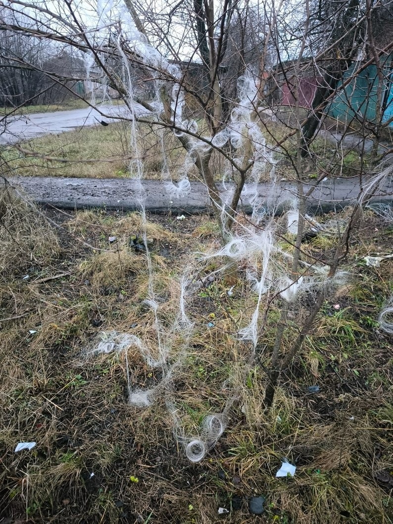 Хроніка війни 8-14 грудня: росіяни б'ють по цивільних будинках й по автівках поліції та енегретиків