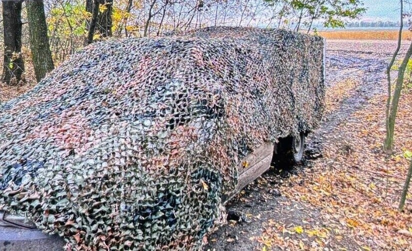 Маскувальні сітки, сплетені в Білопільському волонтерському центрі: на Харківщині