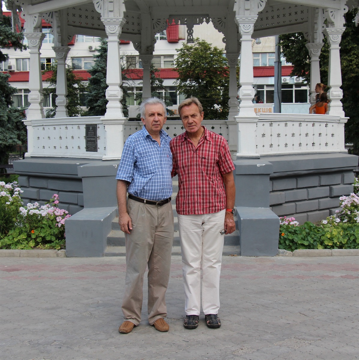 Олександр Шапаренко та Олександр Вертіль біля Альтанки (м.Суми)