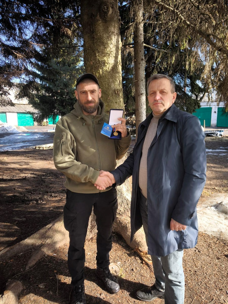 З нагоди свята кожен член Білопільської ДФТГ нагороджений відзнакою Білопільської міської ради «Доброволець»