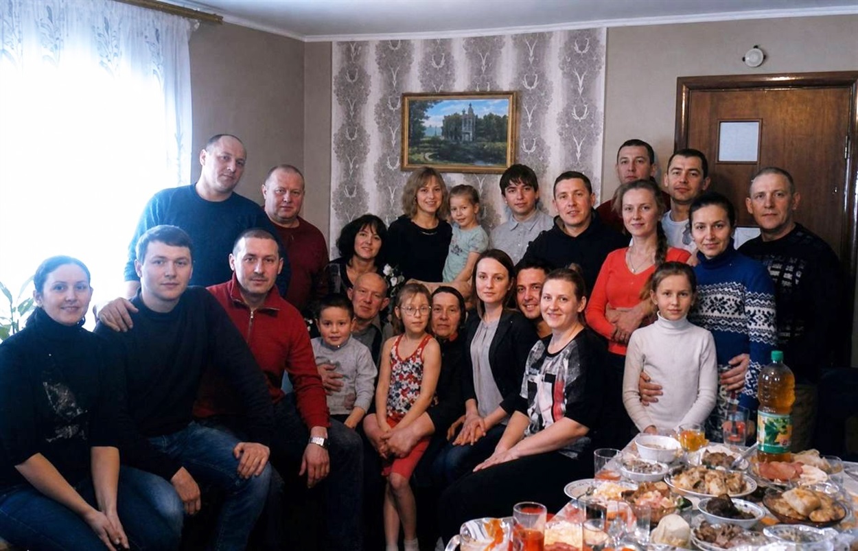 Під маминим крилом і батьковою опорою: історія родини Таранів