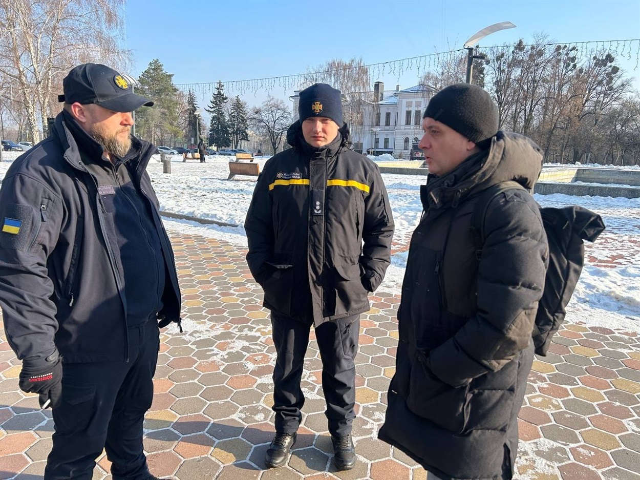 Коли вони витягують цілі родини з-під руїн, усі плачуть: робота рятувальників під час війни