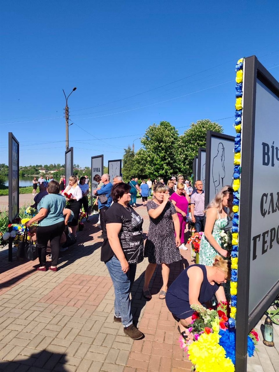 У Миколаївці напередодні Дня Героїв вшанували борців за волю та незалежність України