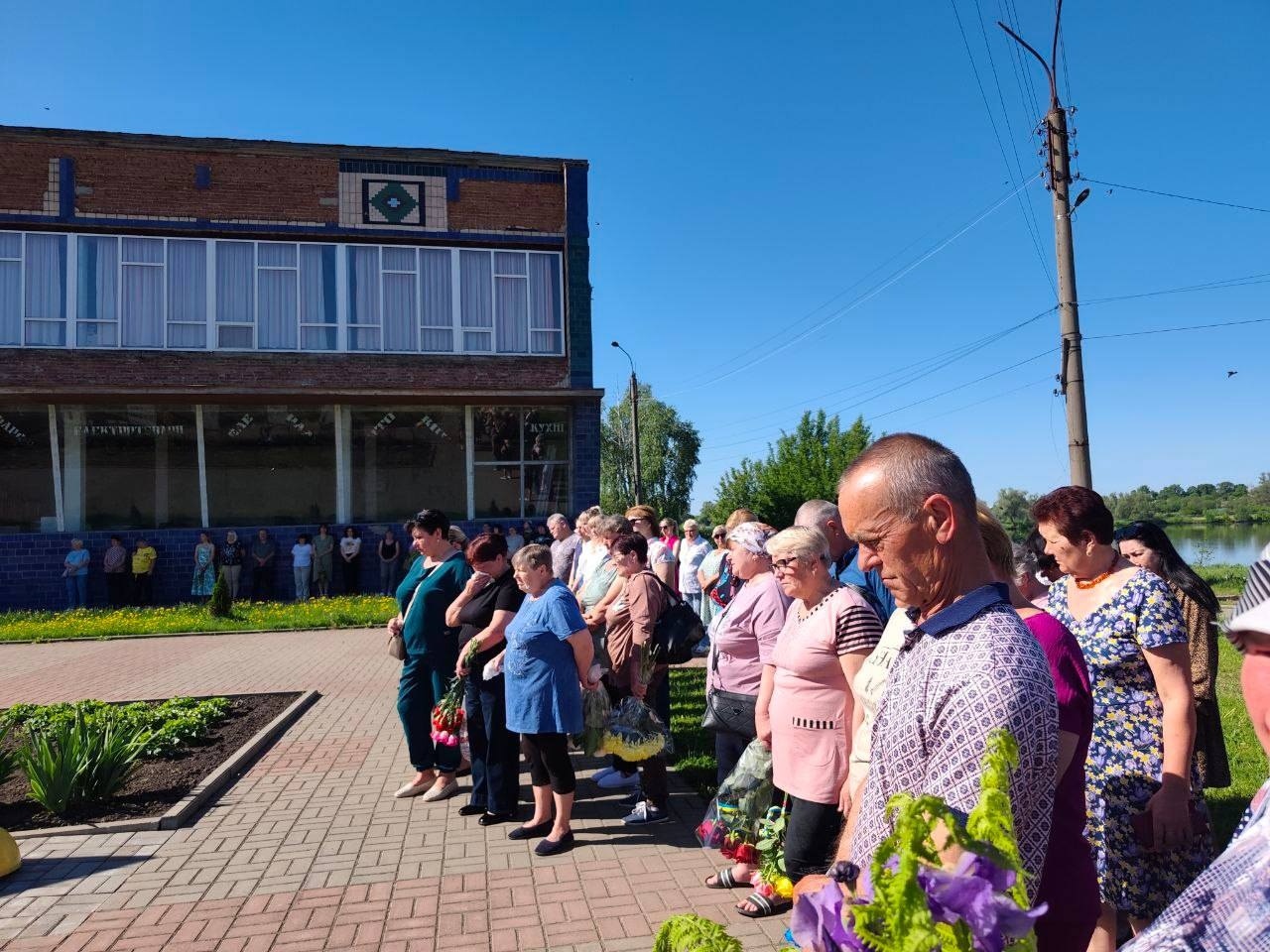 У Миколаївці напередодні Дня Героїв вшанували борців за волю та незалежність України