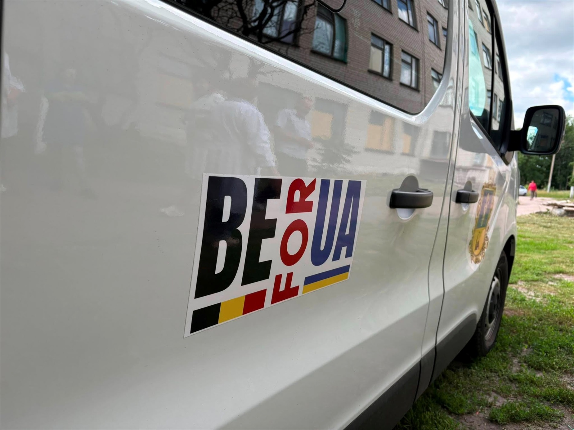 Миколаївська громада отримала авто швидкої допомоги від благодійників