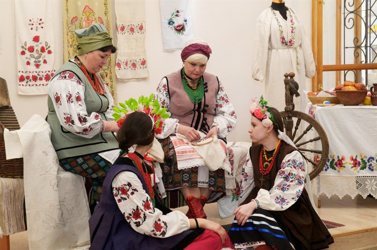 Нитки пам’яті та єдності: як на Сумщині відроджували слобожанську вишивку