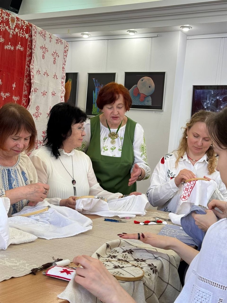Нитки пам’яті та єдності: як на Сумщині відроджували слобожанську вишивку