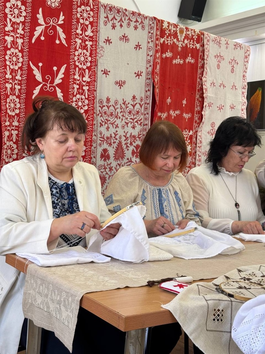 Нитки пам’яті та єдності: як на Сумщині відроджували слобожанську вишивку