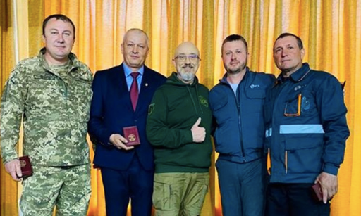 Віктор Ємельяненко - крайній праворуч.