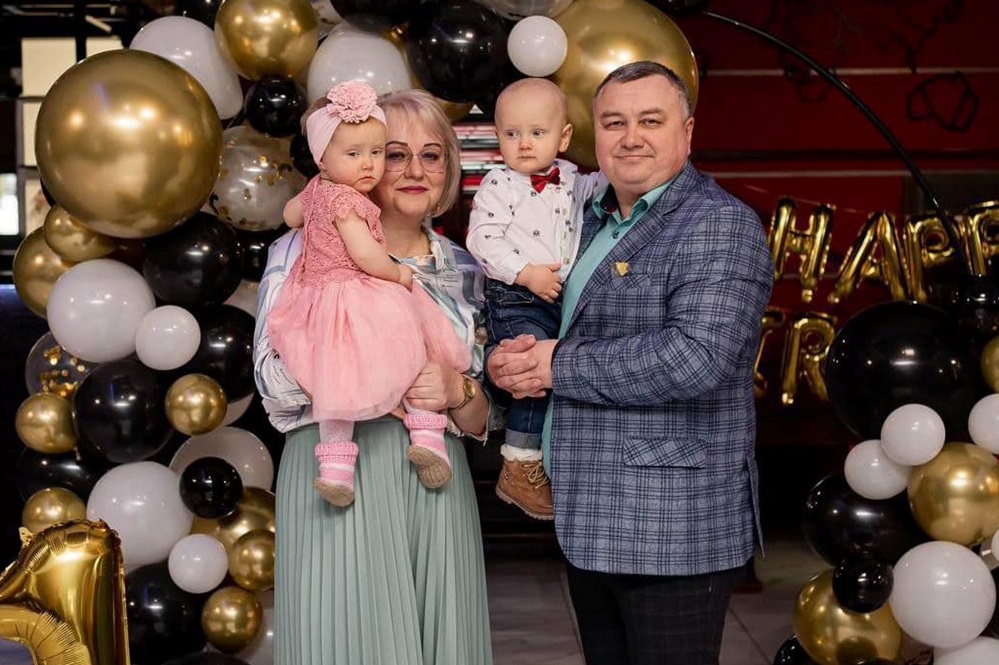 Щасливі бабуся і дідусь з онуками! 